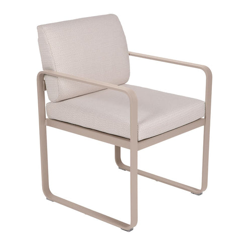 Silla con reposabrazos BELLEVIE de la marca Fermob con cojin PEARL. comprar en rincon del mueble online. RDM online