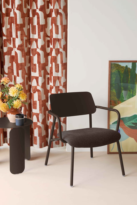 Sillon bajo de tela STUDIE de la marca fermob. comprar online en rincon del mueble.  RDM madrid