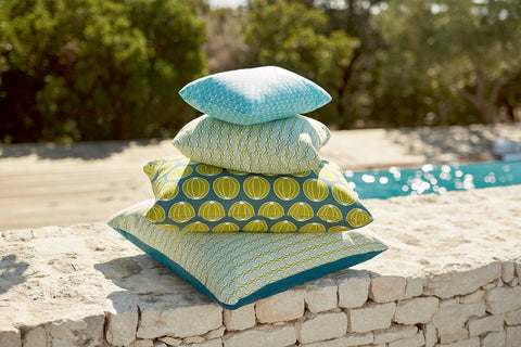 Coussin d’extérieur melons ENVIE D'AILLEURS de 68 x 44 cm de la marque française Fermob. Acheter Fermob en ligne. Rincón del Mueble